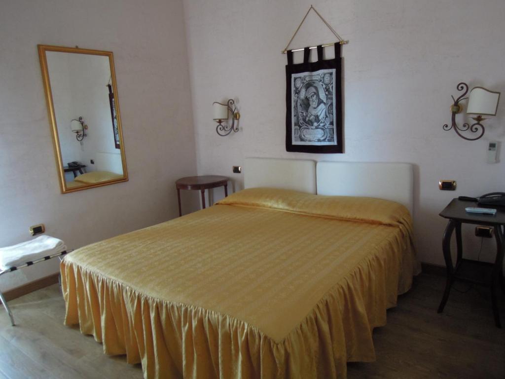 Hotel Sant'Agostino Paola Room photo