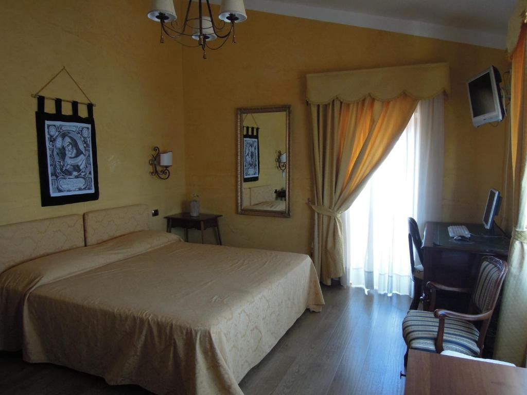 Hotel Sant'Agostino Paola Room photo