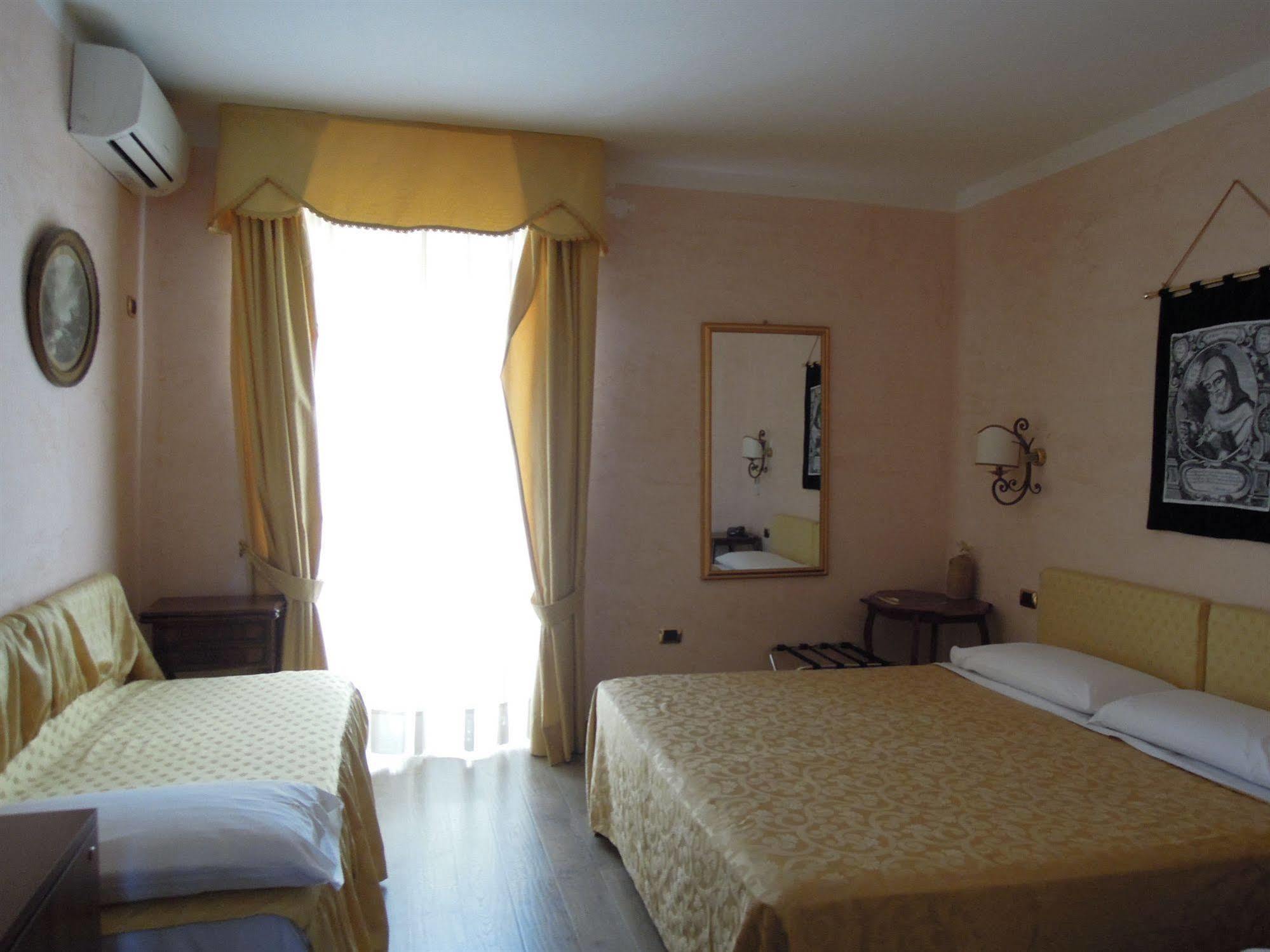Hotel Sant'Agostino Paola Exterior photo