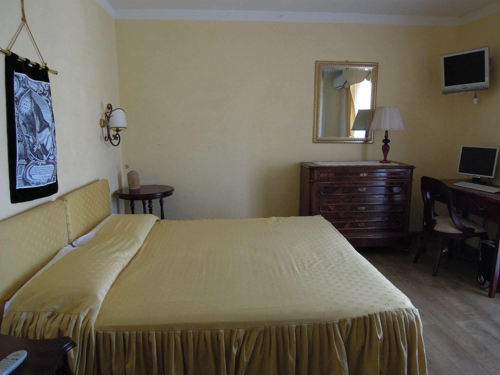 Hotel Sant'Agostino Paola Exterior photo
